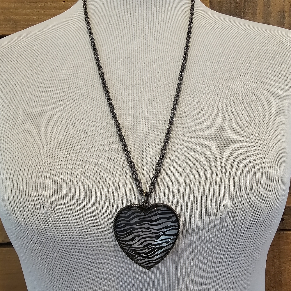 Zebra print heart pendant w/smoke color faceted stone & gunmetal chain